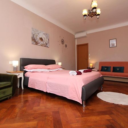 Guest House Barocco โรวีน ภายนอก รูปภาพ